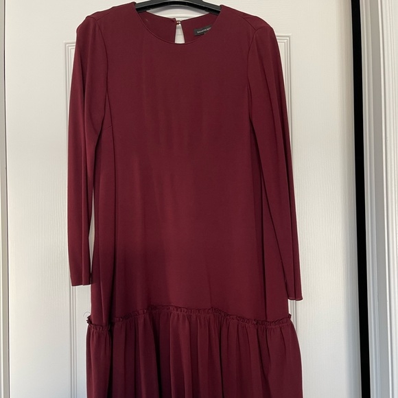 Banana Republic Ruffle Hem Dress with pockets - Picture 2 of 4
